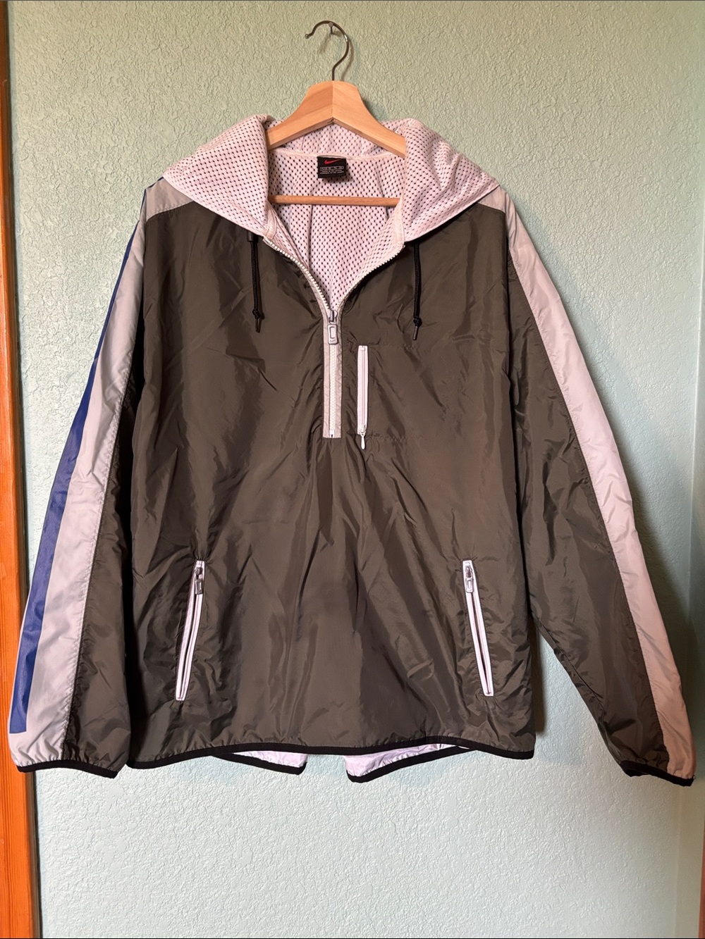 Nike Youth Green and Blue Windbreaker Jacket with Hood Size XL 16/18 Like New